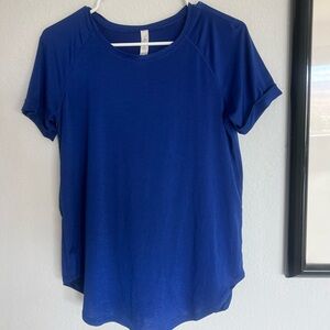 Lululemon t shirt with half loose back!